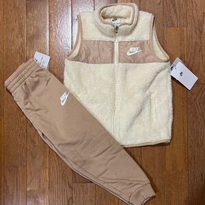 NWT Nike Sherpa Vest and Sweatpants size 6